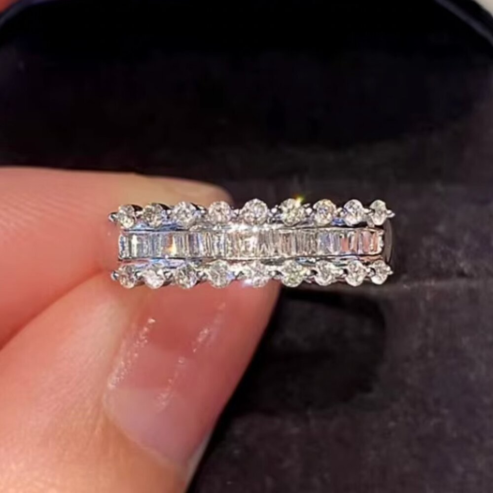 NEW 18k White Gold Diamond Ring Band Baguette Round Cut Diamond Ring